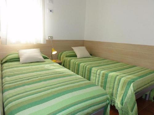 2 bedrooms, 4 beds