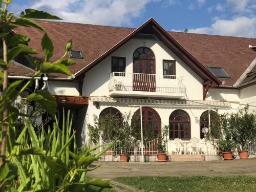  Feher Hattyu Fogado, Unterkunft in Verőce