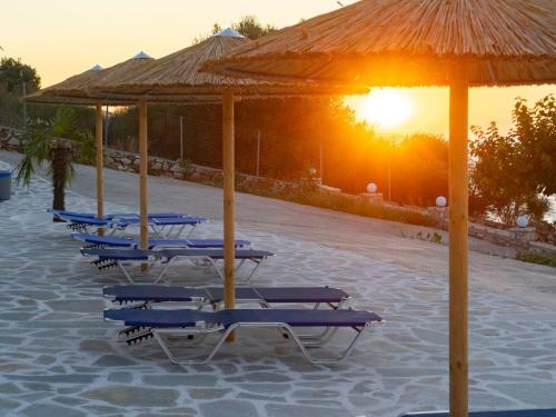  Apartment, directly on private beach, swimming pool + jacuzzi on Amvrakikos Bay in Spárton