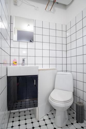 Two-Bedroom Apartment image 6