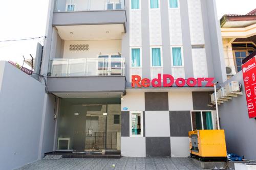 RedDoorz near Gajah Mada Street Semarang