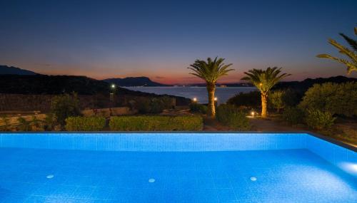 Villa Koutalas - Majestic Sunsets over the Pool