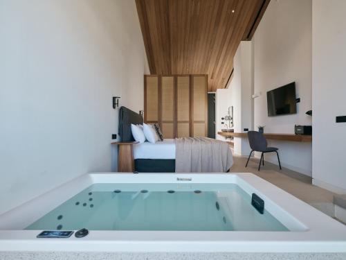 Upper Floor Suite with Hot Tub