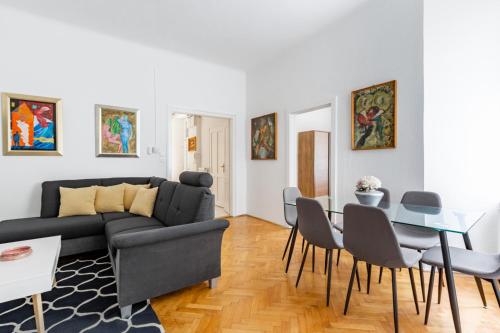  Your 3BDRM Apartment Close To The Buda Castle, Ferienwohnung in Budapest
