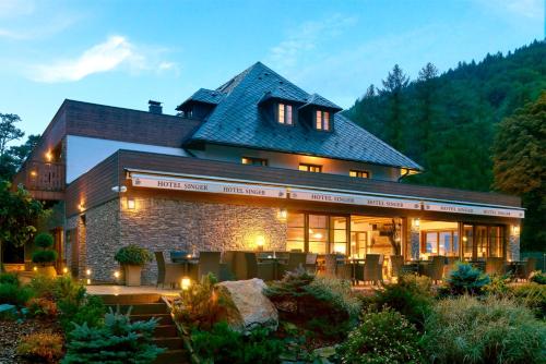 Hotel Singer - image 14