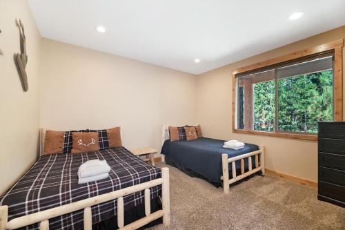 Big Bear Lodge W/ Sauna Hot Tub Decks & 4 Fireplaces Home - image 3