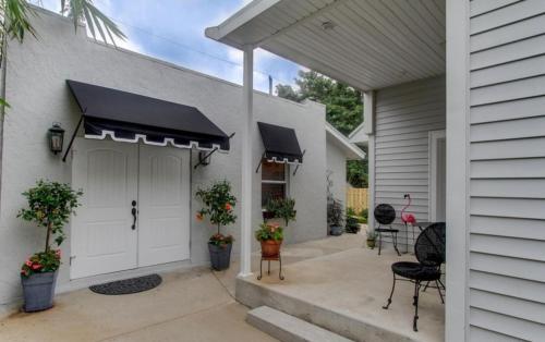 West Palm Studio! Apts - image 3
