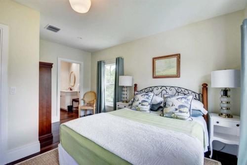 Sunny Days Walking Distance To Everything! Villa