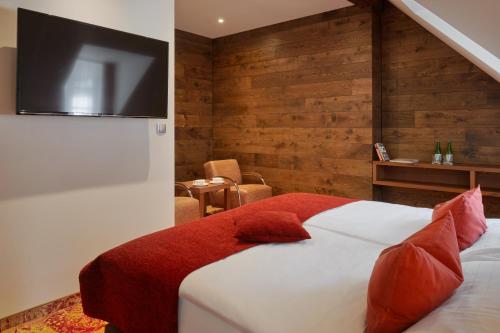 Hotel Singer - image 7