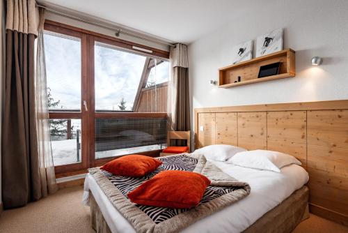 2 bedrooms, 6 beds
