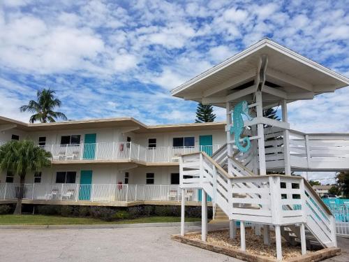 Carousel Beach Inn - image 7