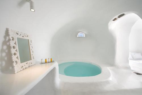 Character - Superior Cave Room with Indoor Plunge Pool