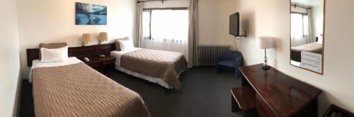 Twin Room (2 Single Beds) image 2