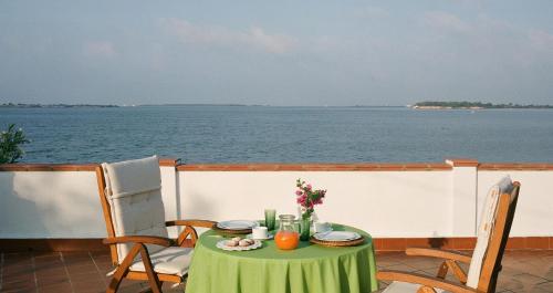 ระเบียง/ชานเรือน, Laguna dei Fenici in บีร์จี เวกกี