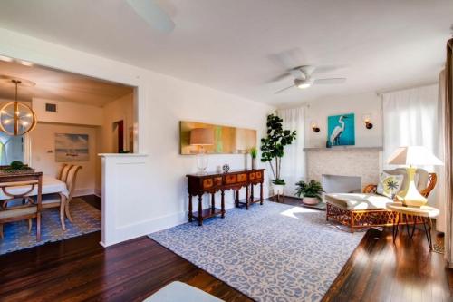 West Palm Beauty With Private Pool Home - image 3