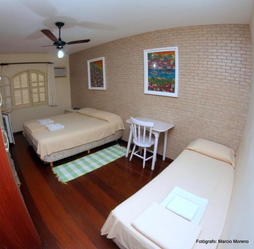 1 double bed, 1 twin bed