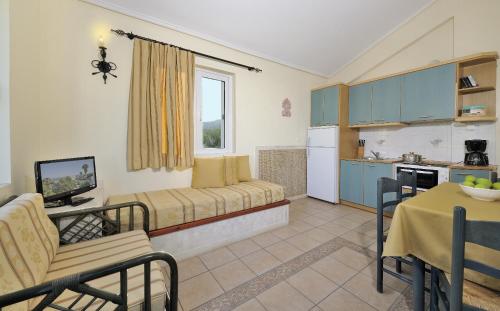 Paris Village Apartments - image 2