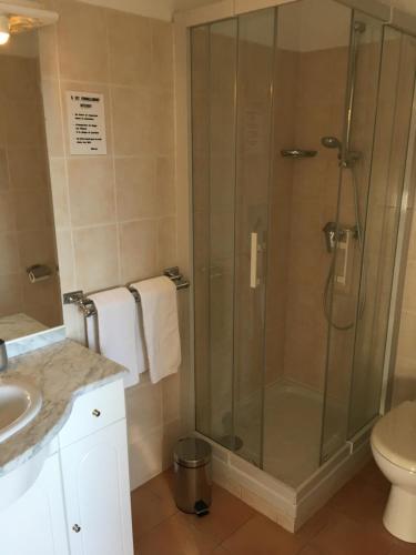 Hotel du Bosquet Room Type - Standard Double or Twin Room