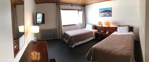 Twin Room (2 Single Beds) image 3
