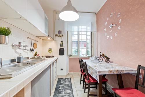 Urbana Apartment Colosseum - image 10