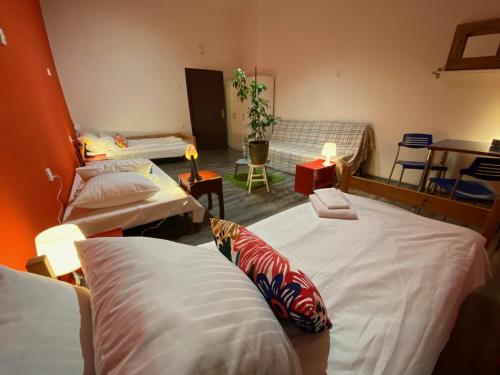 Single Bed in Mixed Dormitory Room