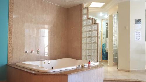 ห้องน้ำ, L'acqua Motel Express in พอนตา กรอสซ่า