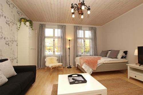 B&B Pori - Idyllic central wooden house apartment - Bed and Breakfast Pori