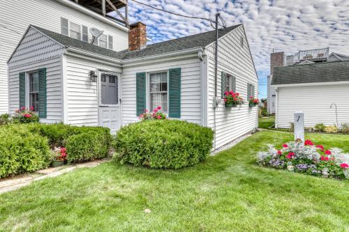 Cozy Cottage at the Beach - main image