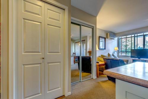 Standard Apartment image 10