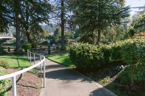 Riverfront Inn Roseburg