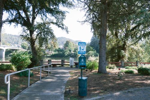 Riverfront Inn Roseburg