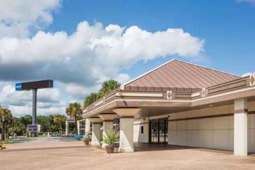 Travelodge by Wyndham Deltona in Deltona, USA
