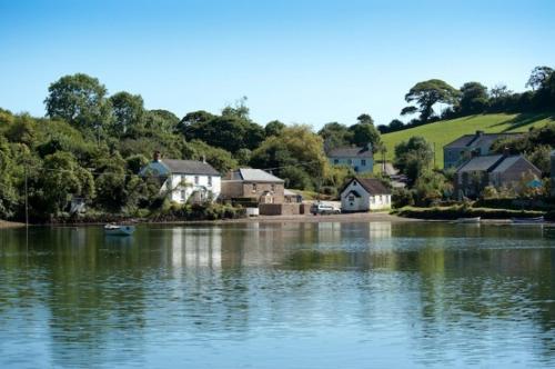 Riverside Cottage - main image