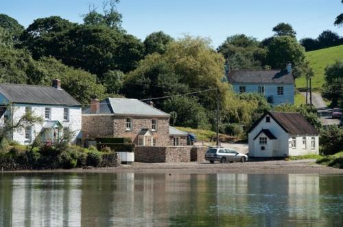 Riverside Cottage - image 9
