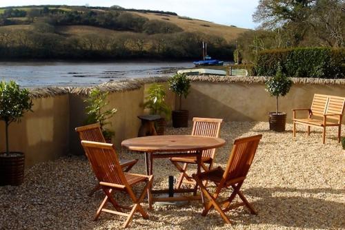Riverside Cottage - image 4