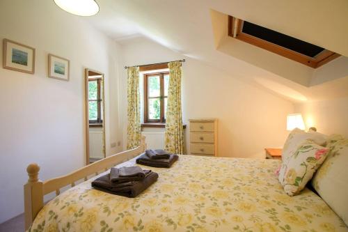 Tizzy Barn - image 4