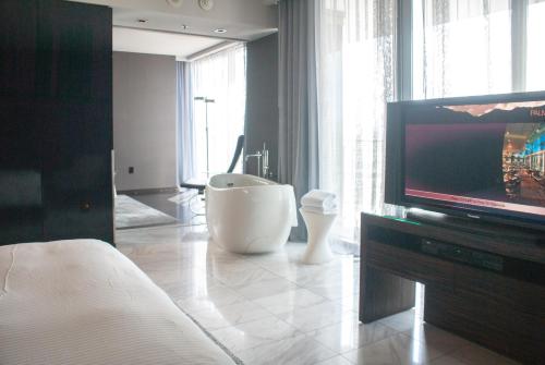 Palms Place Hotel and Spa image 32