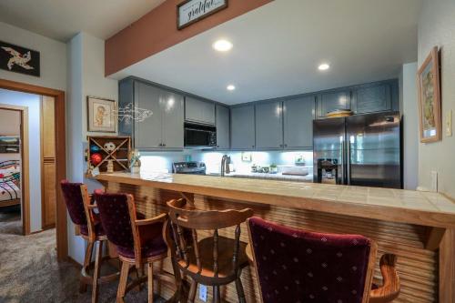 Snowcreek #895 Condo - image 5