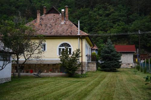  Halháza Erdészlak Apartman, Pension in Sirok