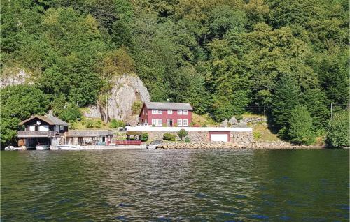 Stunning home in Farsund with 4 Bedrooms and WiFi - Farsund
