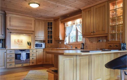 Konyha, 4 Bedroom Cozy Home In Farsund in Farsund
