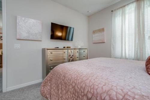 The Ultimate Guide to Renting Your Luxury 6 Bedroom Villa on Solara Resort Orlando Villa 3037 - image 6