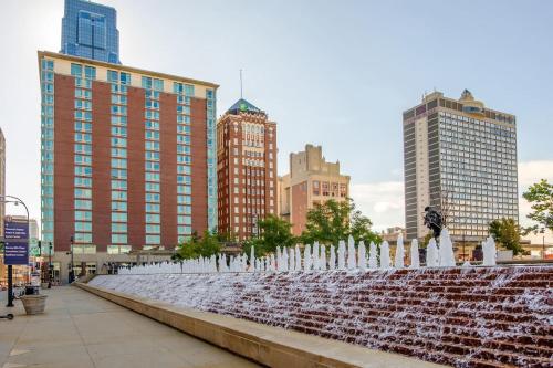 Frontdesk Sky on Main Apts Downtown Kansas City - image 12