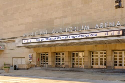 Frontdesk Sky on Main Apts Downtown Kansas City - image 10