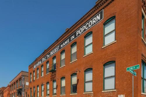 Frontdesk Sky on Main Apts Downtown Kansas City - image 7