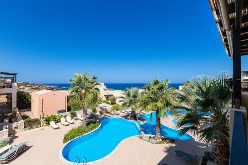  Sun & Blue Beach Apartment in Panormos