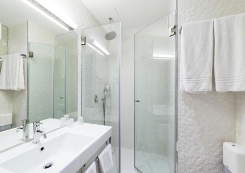 Moov Hotel Porto Centro - image 2