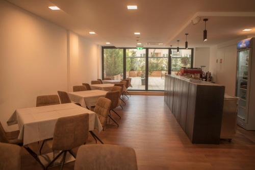 Εστιατόριο, Qama Hotel in Πρίστινα