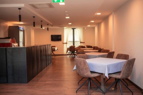 Φαγητό και ποτό, Qama Hotel in Πρίστινα