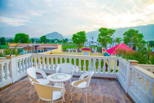 Superior Double Room with Balcony image 1